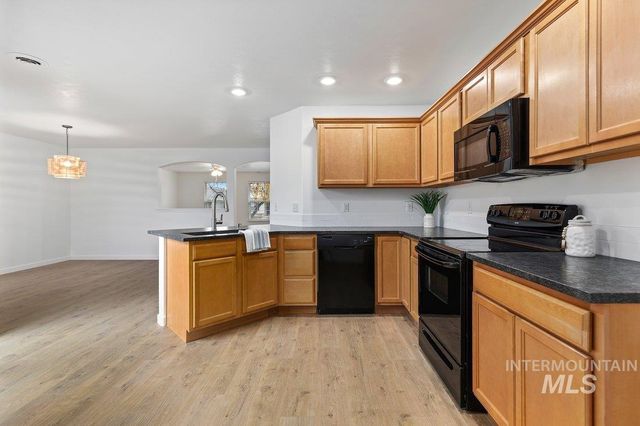 178 W Lava Falls Dr, Meridian, ID 83646