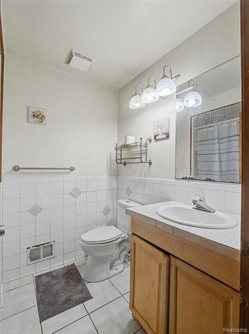 13979 Biscayne Drive, Sterling Heights, MI 48313