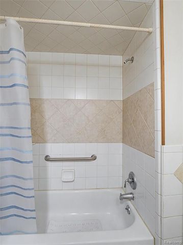 13979 Biscayne Drive, Sterling Heights, MI 48313