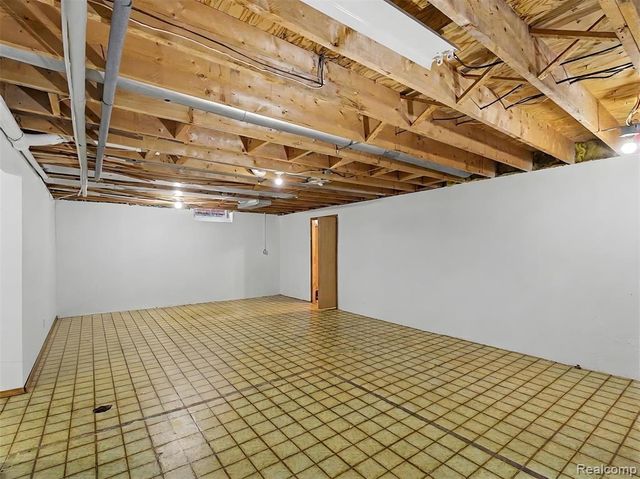 13979 Biscayne Drive, Sterling Heights, MI 48313