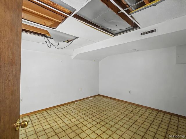 13979 Biscayne Drive, Sterling Heights, MI 48313
