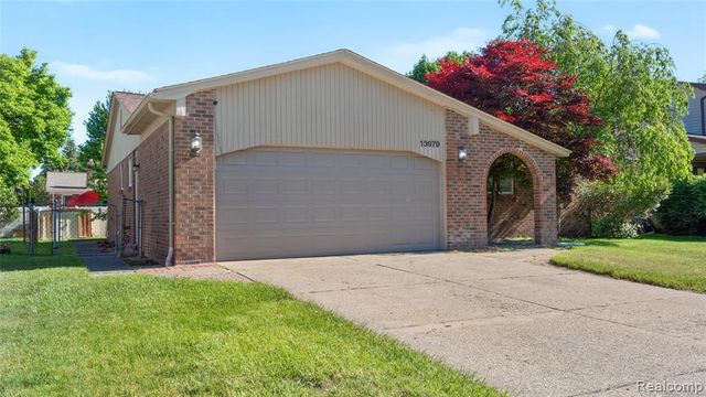 13979 Biscayne Drive, Sterling Heights, MI 48313