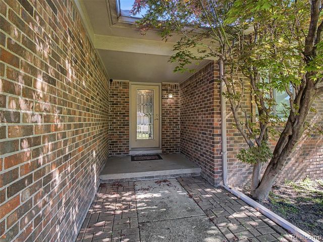 13979 Biscayne Drive, Sterling Heights, MI 48313