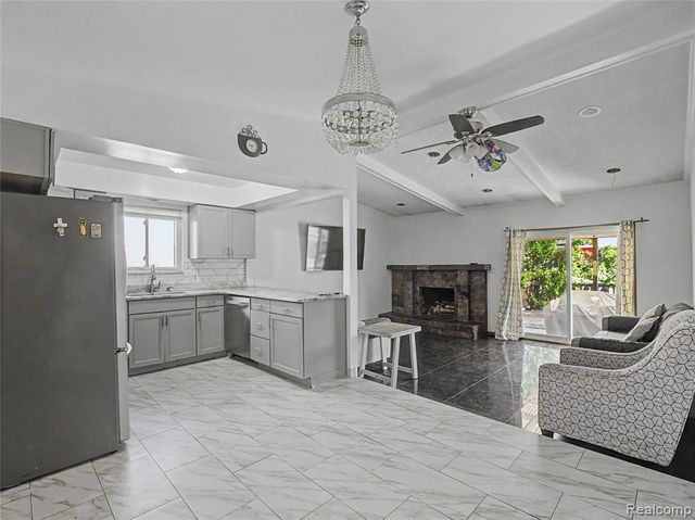 13979 Biscayne Drive, Sterling Heights, MI 48313