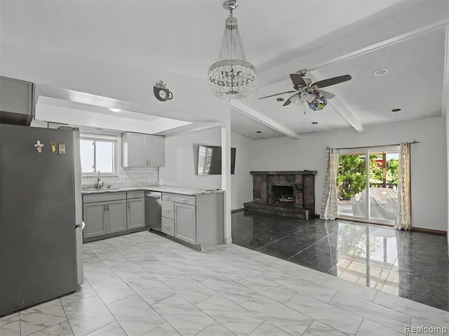 13979 Biscayne Drive, Sterling Heights, MI 48313