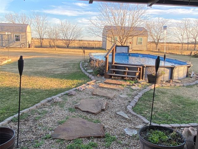 407 Green Acres Drive, Palmer, TX 75152