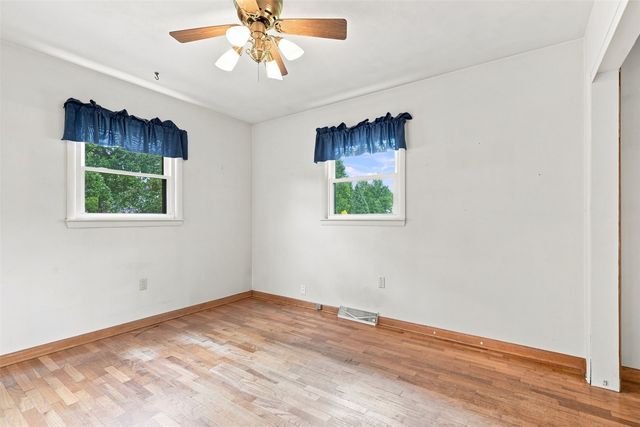 505 S Troy Road, Robins, IA 52328