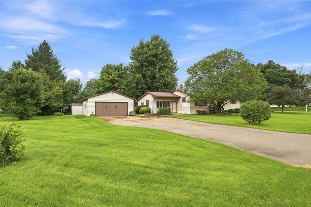 505 S Troy Road, Robins, IA 52328