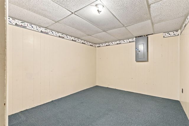 505 S Troy Road, Robins, IA 52328