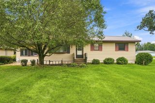 505 S Troy Road, Robins, IA 52328