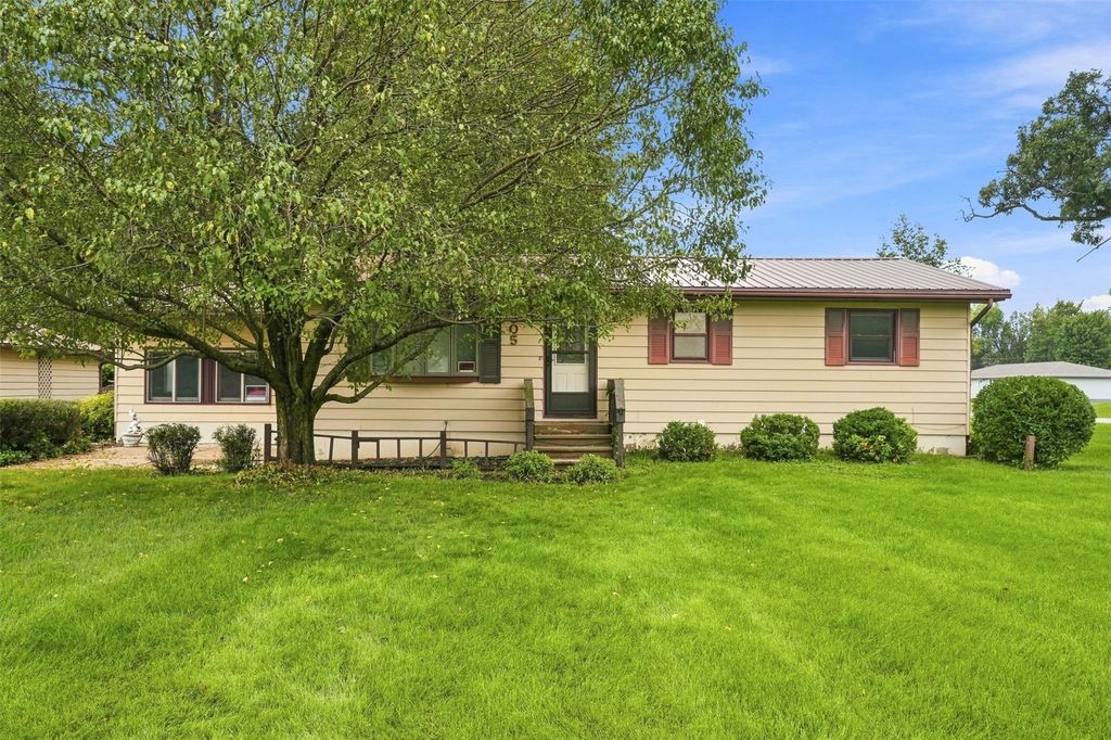 505 S Troy Road, Robins, IA 52328