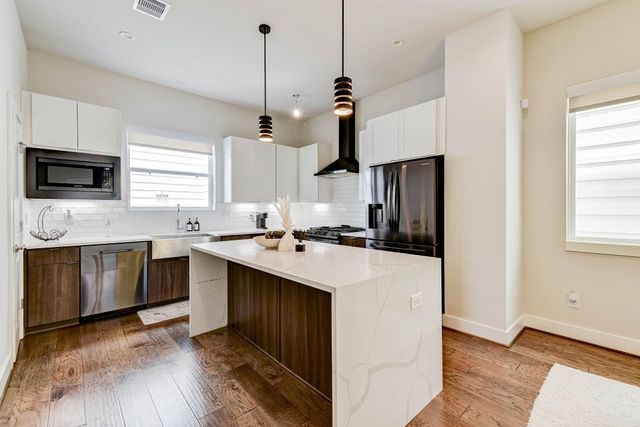 5857 Dolores Street, Houston, TX 77057