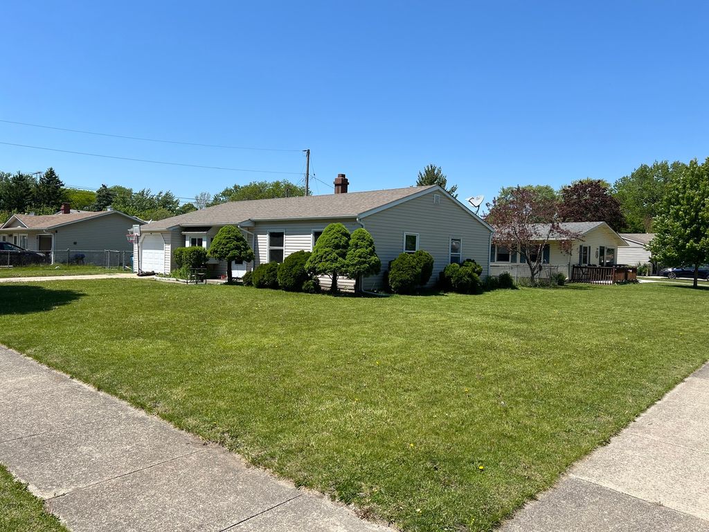 757 Crestwood Drive, Aurora, IL 60506
