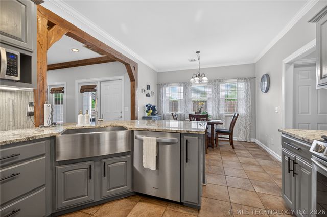 18875 S Garnett Road, Bixby, OK 74008