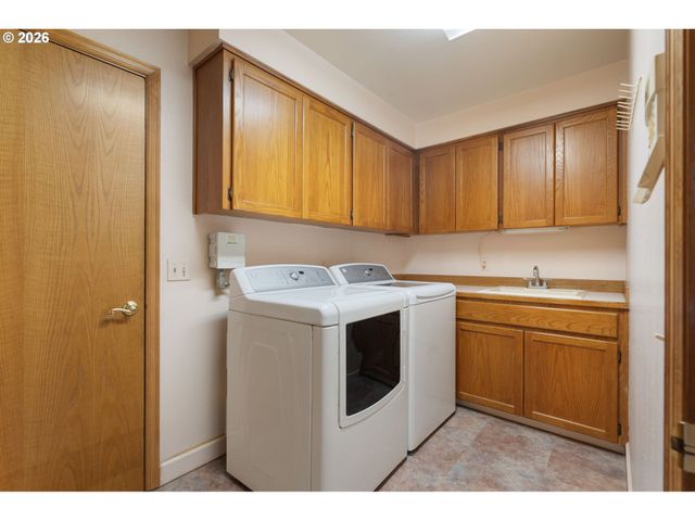 7805 Sw GEARHART Dr, Beaverton, OR 97007