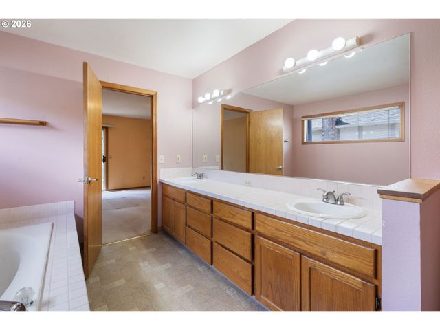 7805 Sw GEARHART Dr, Beaverton, OR 97007