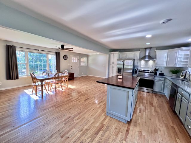 111 Gus Wallace Rd, Bumpus Mills, TN 37028
