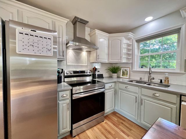 111 Gus Wallace Rd, Bumpus Mills, TN 37028
