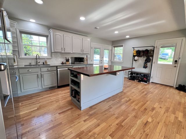 111 Gus Wallace Rd, Bumpus Mills, TN 37028