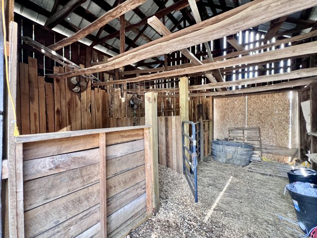 111 Gus Wallace Rd, Bumpus Mills, TN 37028
