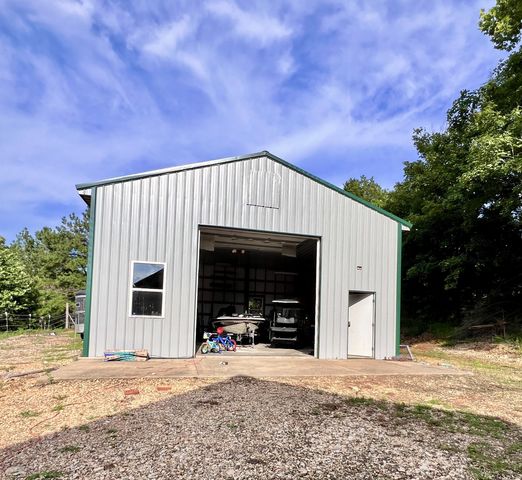 111 Gus Wallace Rd, Bumpus Mills, TN 37028