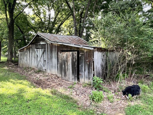 111 Gus Wallace Rd, Bumpus Mills, TN 37028