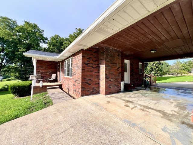 111 Gus Wallace Rd, Bumpus Mills, TN 37028