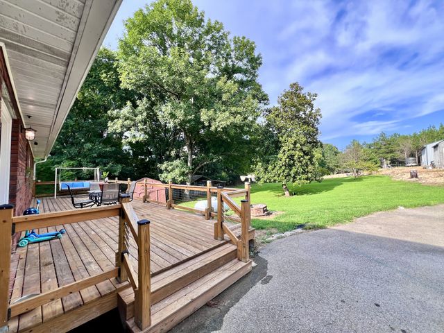 111 Gus Wallace Rd, Bumpus Mills, TN 37028