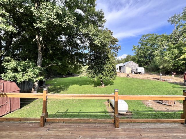 111 Gus Wallace Rd, Bumpus Mills, TN 37028