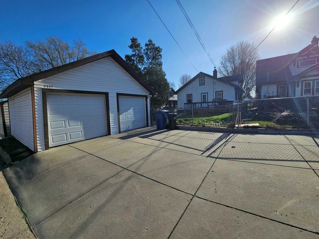 3847 Queen Avenue N, Minneapolis, MN 55412