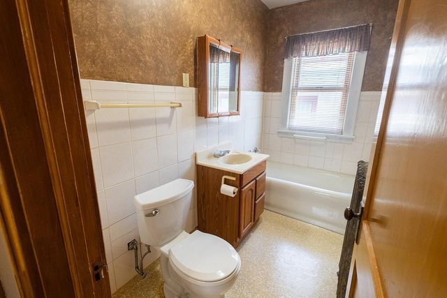 3847 Queen Avenue N, Minneapolis, MN 55412