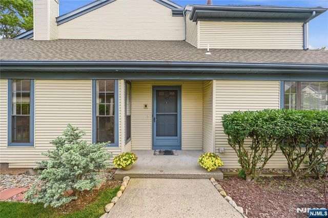 107 Suleski Court, Mahwah, NJ 07430