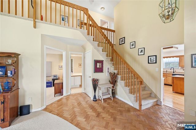 107 Suleski Court, Mahwah, NJ 07430