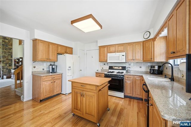 107 Suleski Court, Mahwah, NJ 07430