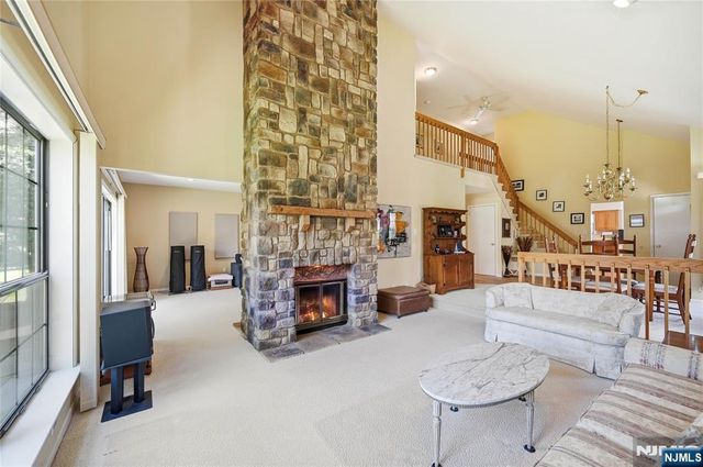 107 Suleski Court, Mahwah, NJ 07430