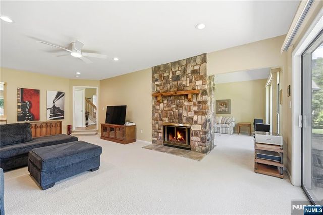 107 Suleski Court, Mahwah, NJ 07430