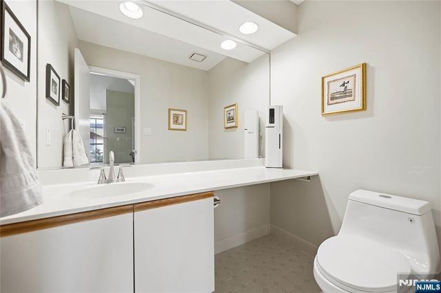 107 Suleski Court, Mahwah, NJ 07430