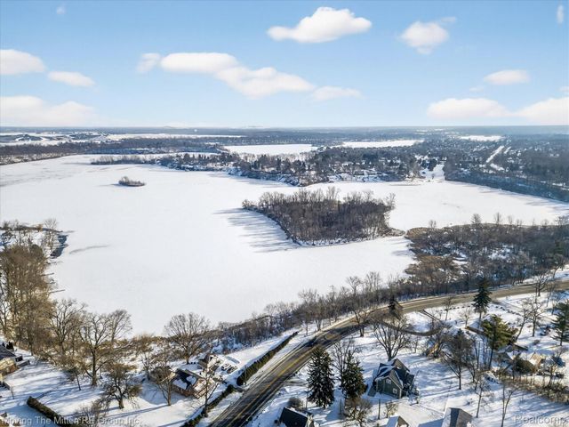 13153 Lake Point Boulevard, Van Buren Charter Township, MI 48111