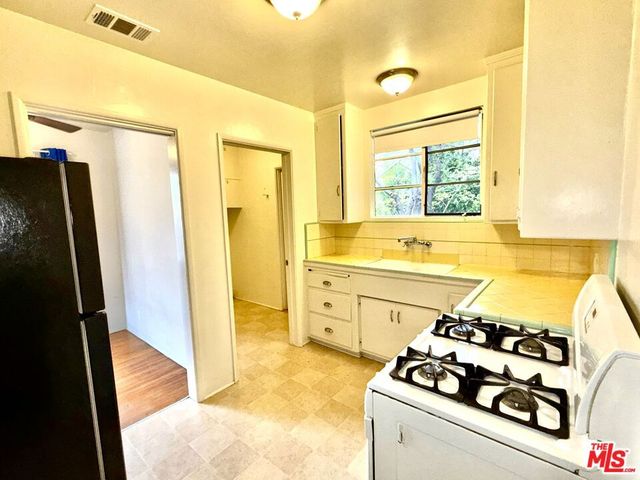 2618 Prospect Avenue, La Crescenta, CA 91214