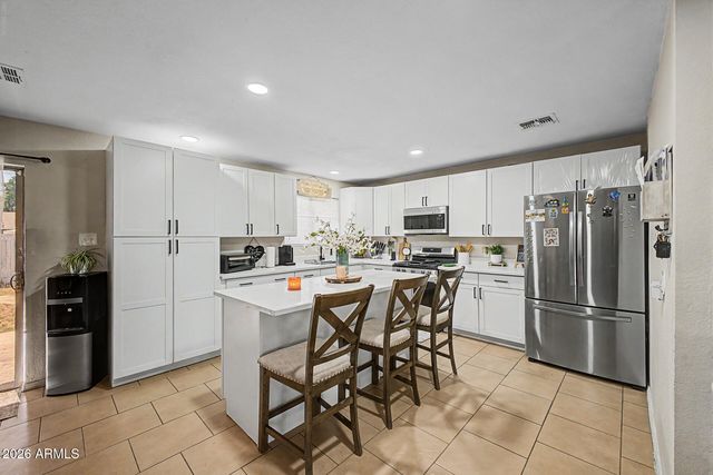 6112 N 64TH Drive, Glendale, AZ 85301