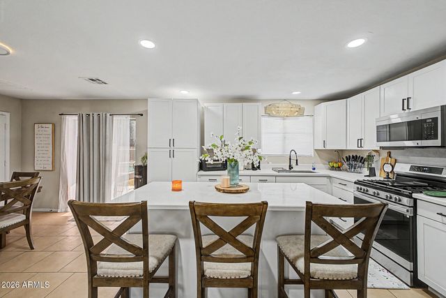 6112 N 64TH Drive, Glendale, AZ 85301