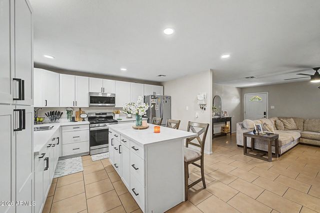 6112 N 64TH Drive, Glendale, AZ 85301