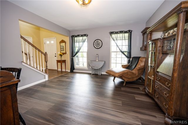 26 Morris Crescent, West Seneca, NY 14224