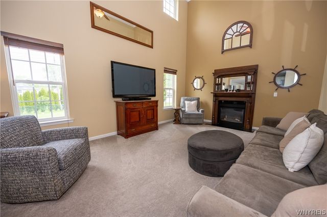 26 Morris Crescent, West Seneca, NY 14224
