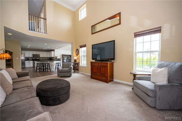 26 Morris Crescent, West Seneca, NY 14224