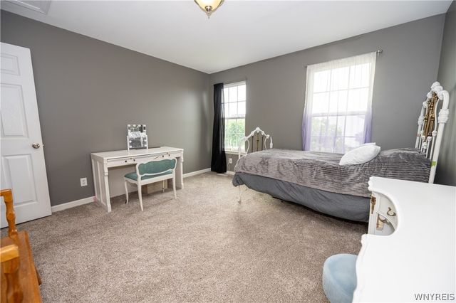 26 Morris Crescent, West Seneca, NY 14224