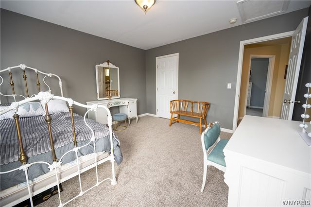 26 Morris Crescent, West Seneca, NY 14224