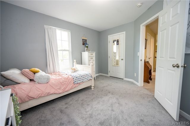 26 Morris Crescent, West Seneca, NY 14224
