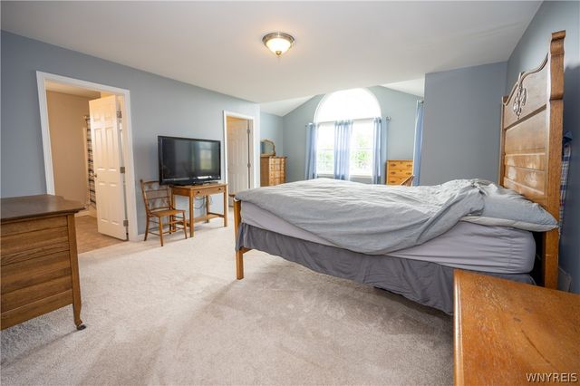 26 Morris Crescent, West Seneca, NY 14224