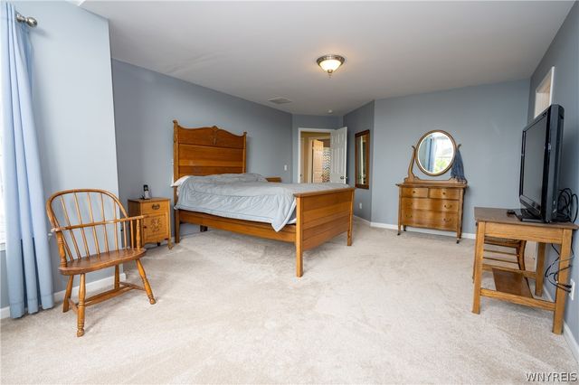 26 Morris Crescent, West Seneca, NY 14224